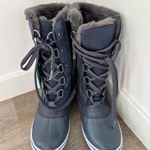 ❄️SOLD❄️JBU Navy and Gray Winter Boots